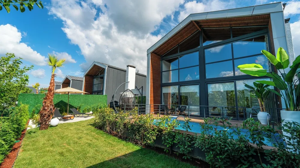 Konaklama yerinin ön cephesi