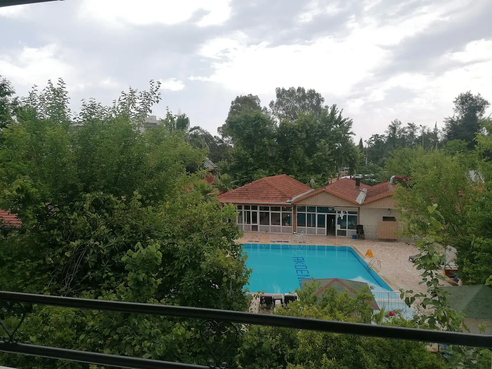 Basic Oda, Havuz Manzaralı