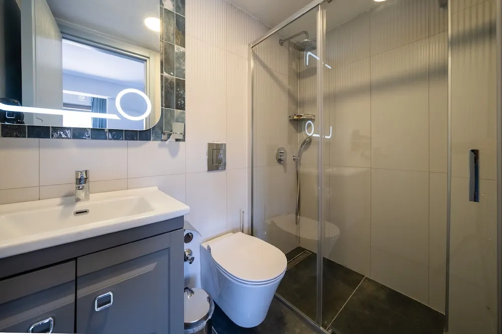 Deluxe Tek Büyük Yataklı Oda, Deniz Manzaralı