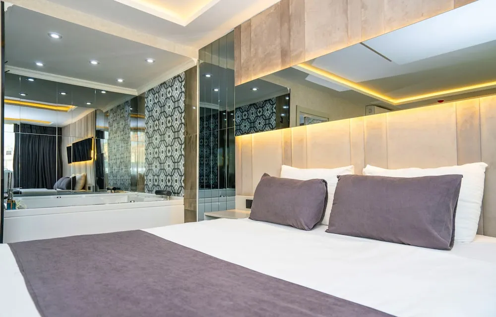 Luxury Oda