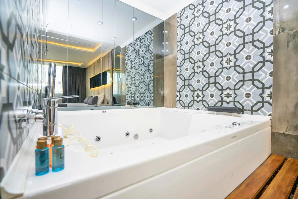 Luxury Oda