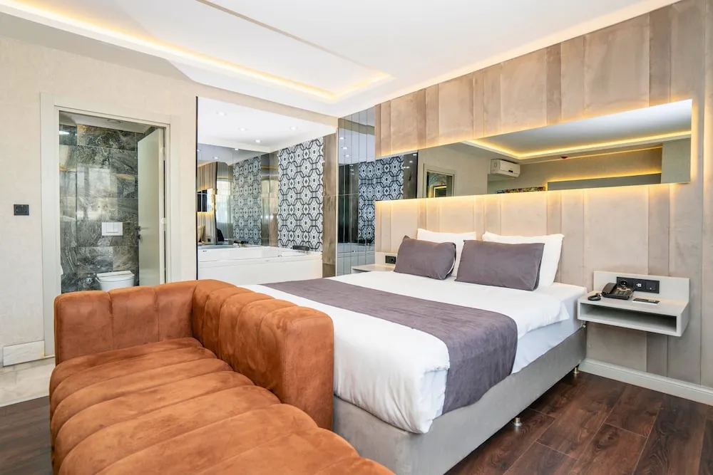 Luxury Oda