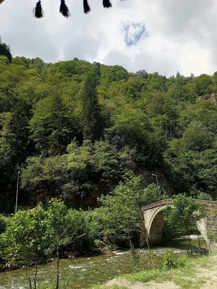 Konaklama yerinin ön cephesi