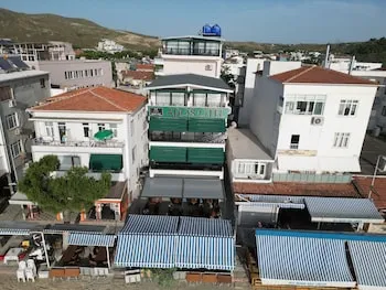 Ados Otel