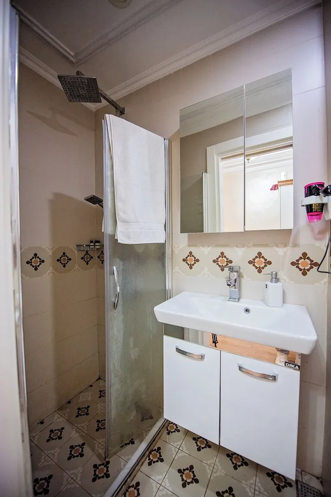 Deluxe Oda, 1 Büyük (Queen) Boy Yatak