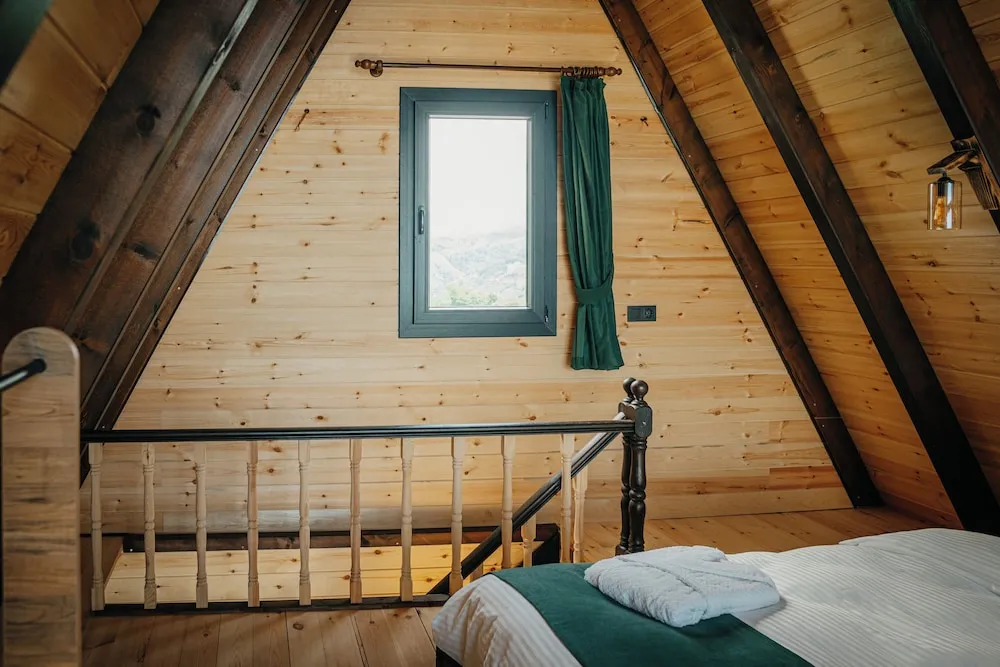 Comfort Bungalov, Sıcak Su Küveti, Havuz Manzaralı