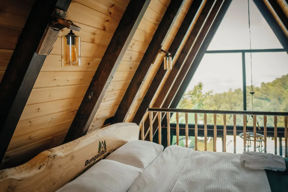 Comfort Bungalov, Sıcak Su Küveti, Havuz Manzaralı