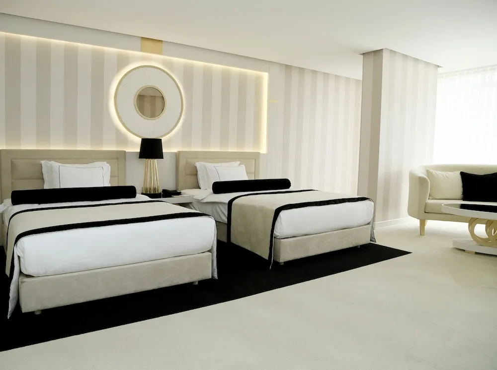 Family Süit (1 Double Bed, 2 Twin Beds)
