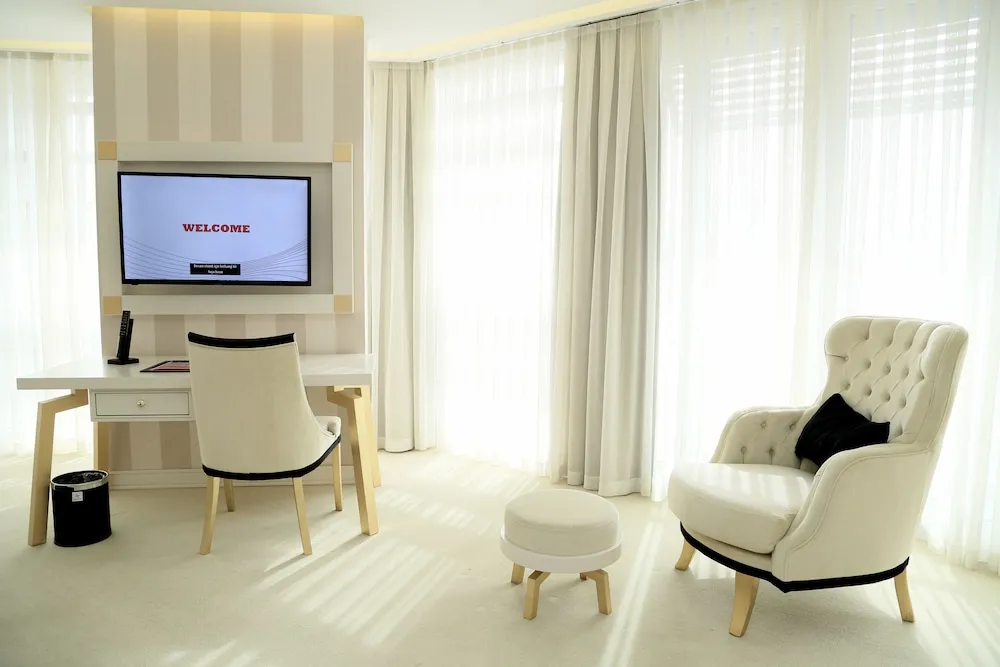 Family Süit (1 Double Bed, 2 Twin Beds)