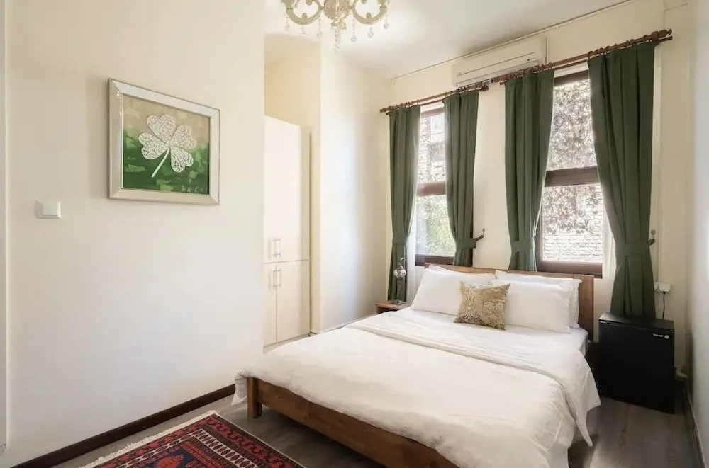 Standard Tek Büyük Yataklı Oda