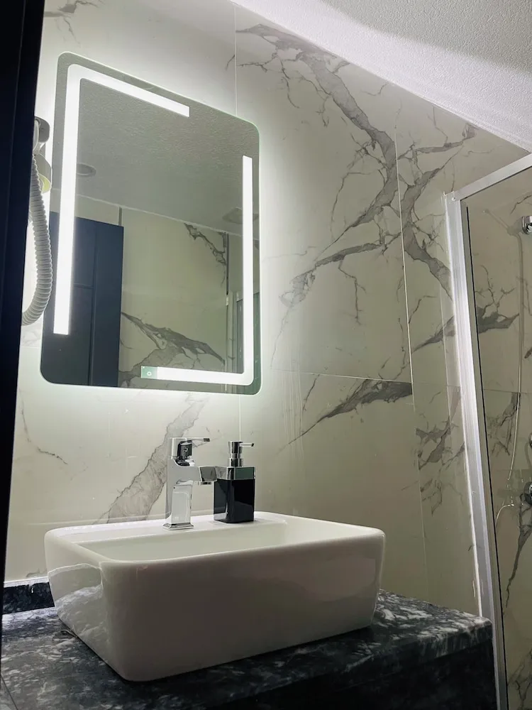 Standard Tek Büyük Yataklı Oda