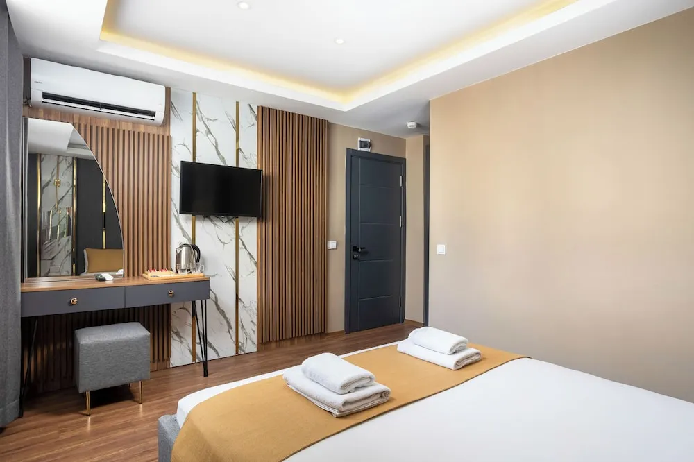 Basic Tek Büyük Yataklı Oda