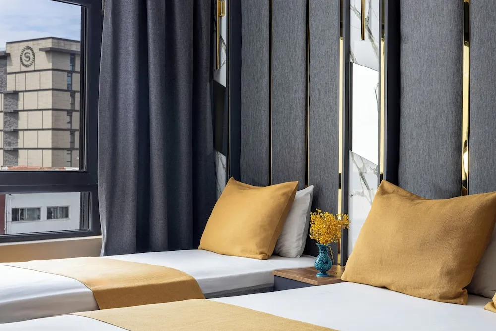 City Üç Kişilik Oda