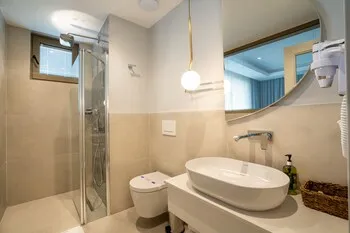 Muhtar Hotel