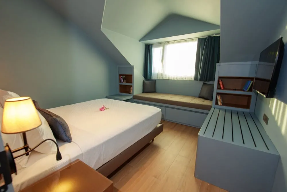 Luxury Çatı Katı Süiti (Penthouse), Havuz Manzaralı