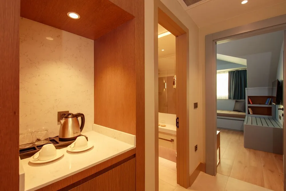 Luxury Çatı Katı Süiti (Penthouse), Havuz Manzaralı