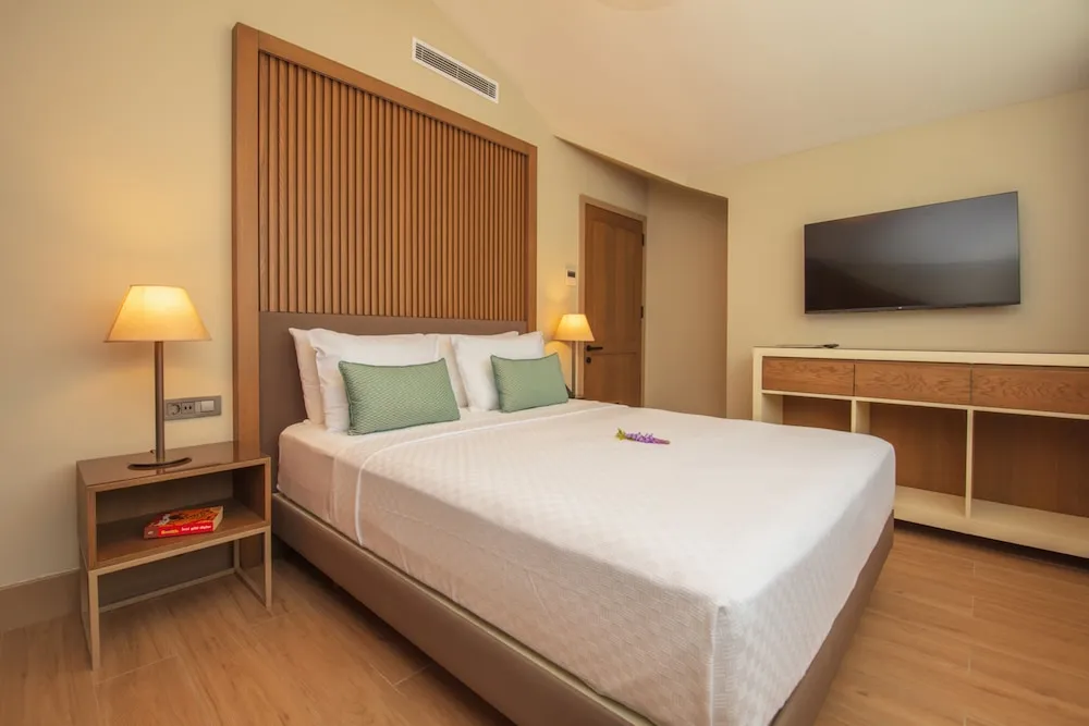 Superior Çatı Katı Süiti (Penthouse), Havuz Manzaralı