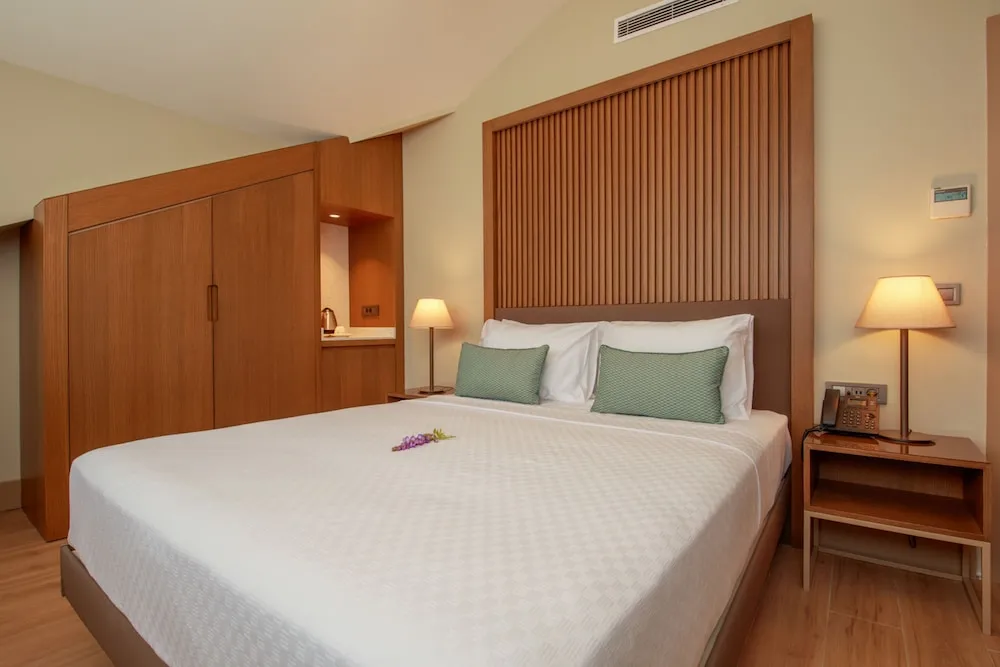 Superior Çatı Katı Süiti (Penthouse), Havuz Manzaralı