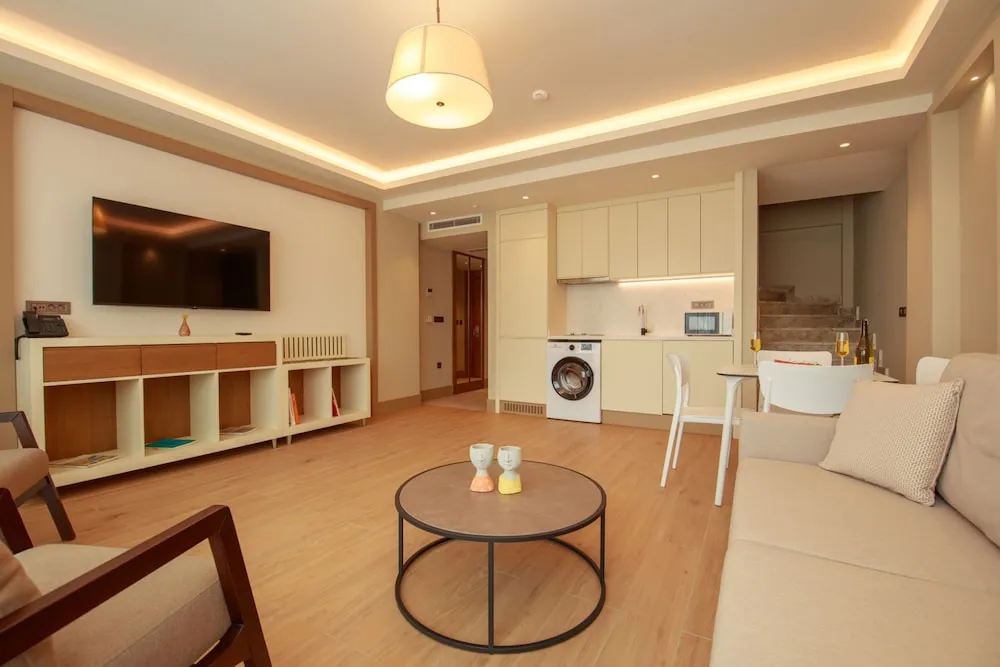 Superior Çatı Katı Süiti (Penthouse), Havuz Manzaralı