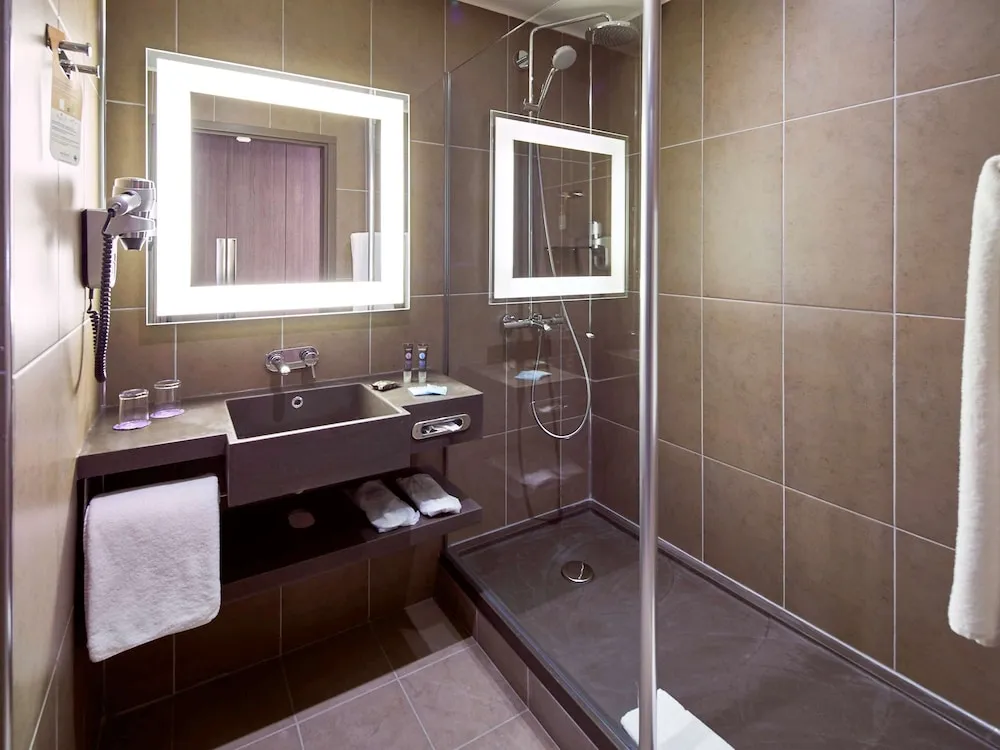 Superior Oda, 1 Büyük (Queen) Boy Yatak ve Çekyat