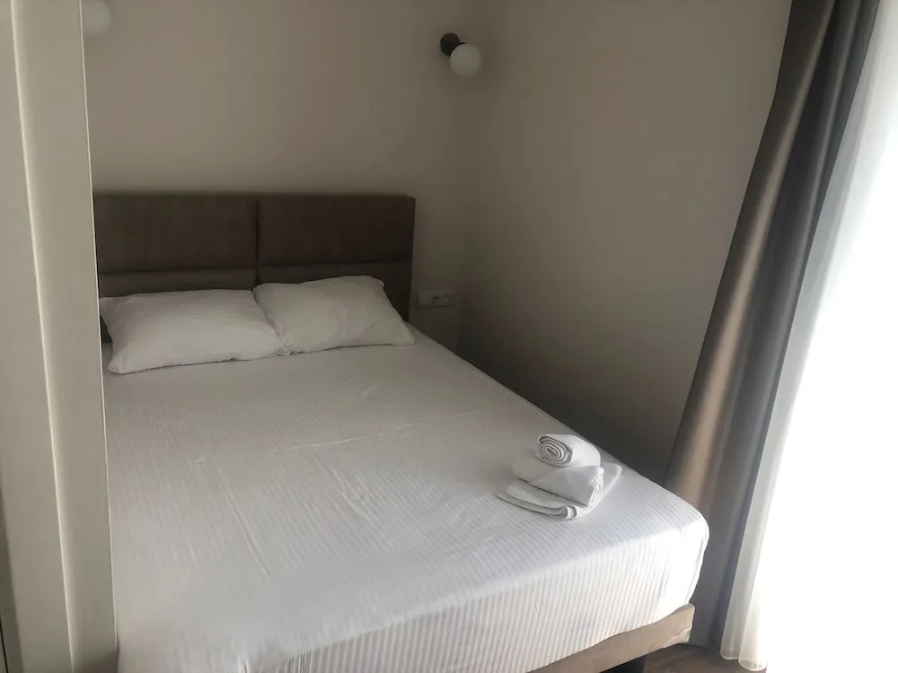 Standard Oda, 1 Büyük (Queen) Boy Yatak, Sigara İçilmez, Veranda