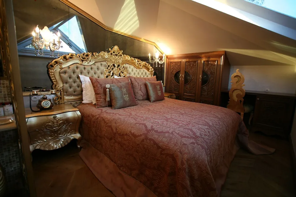LUX KING - Honeymoon Room