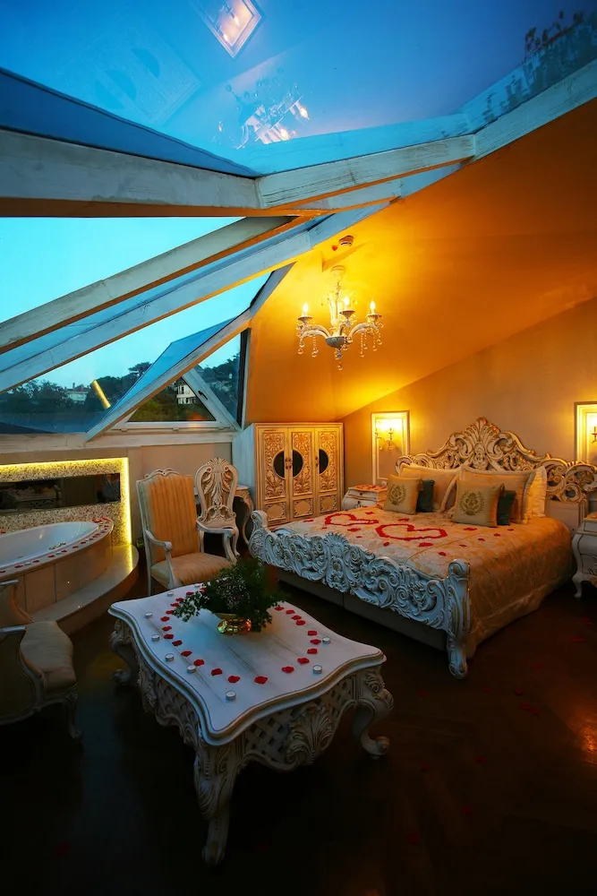 LUX QUEEN ROOM - SEA VIEW