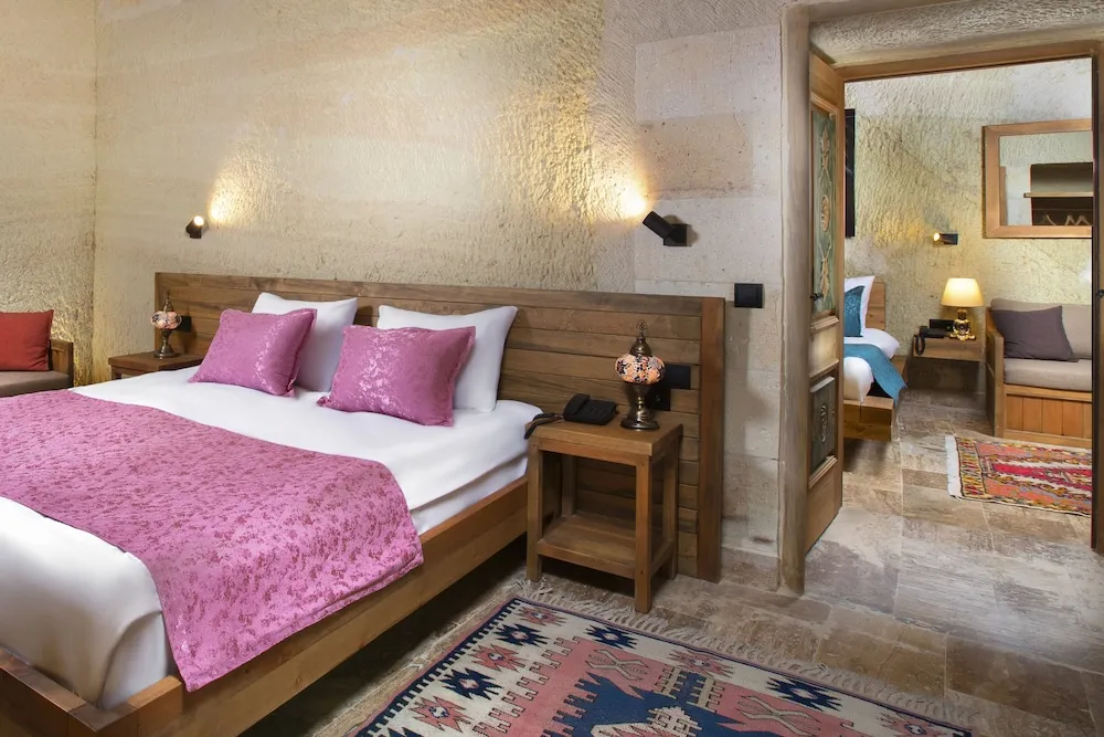 Family Oda, 2 Büyük (Queen) Boy Yatak