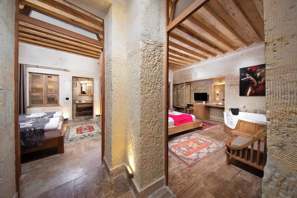 Family Oda, 2 Büyük (Queen) Boy Yatak