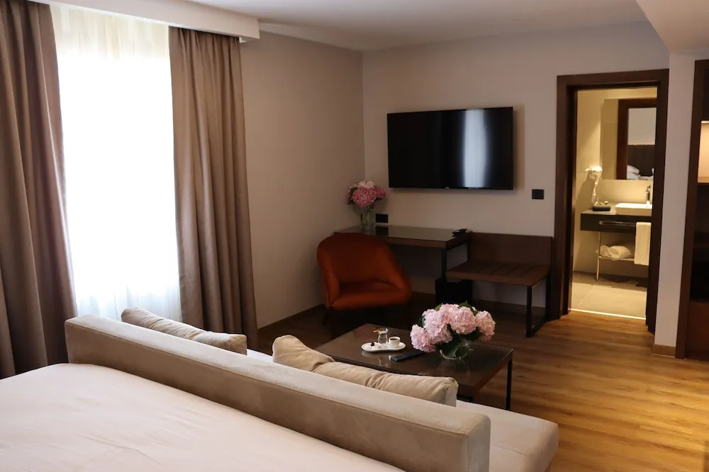 Deluxe Tek Büyük Yataklı Oda