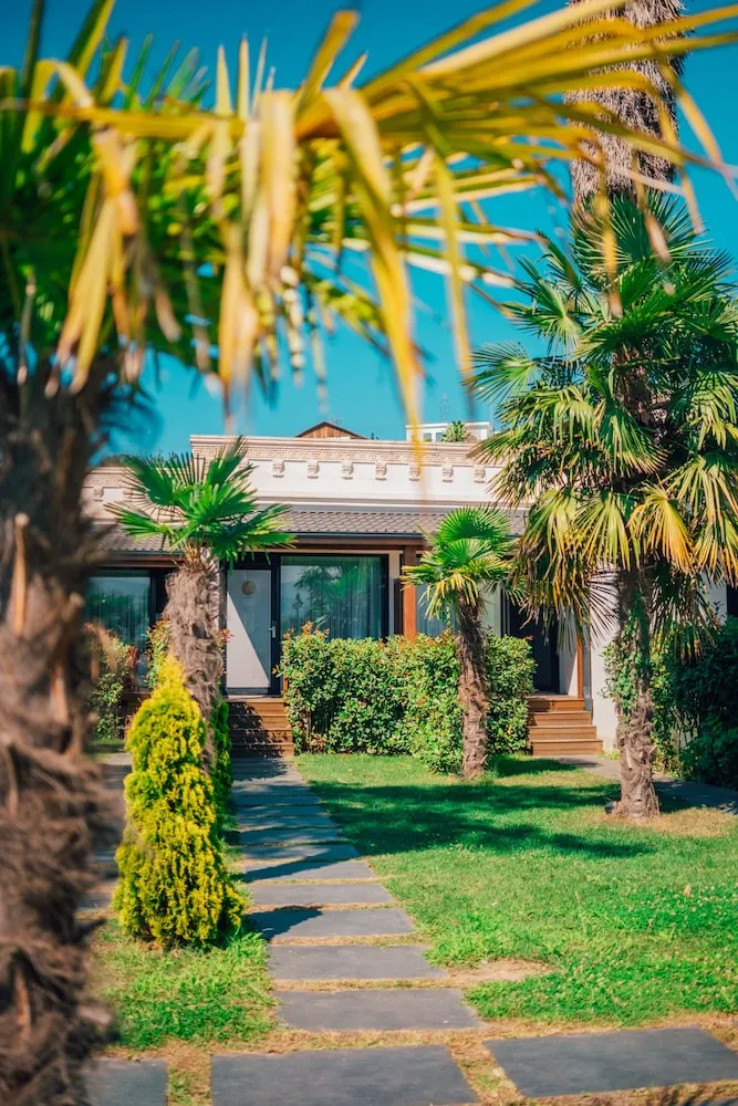 Garden Deluxe (Lake View)