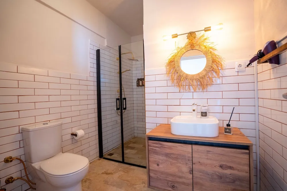Deluxe Tek Büyük Yataklı Oda, Kısmi Deniz Manzaralı