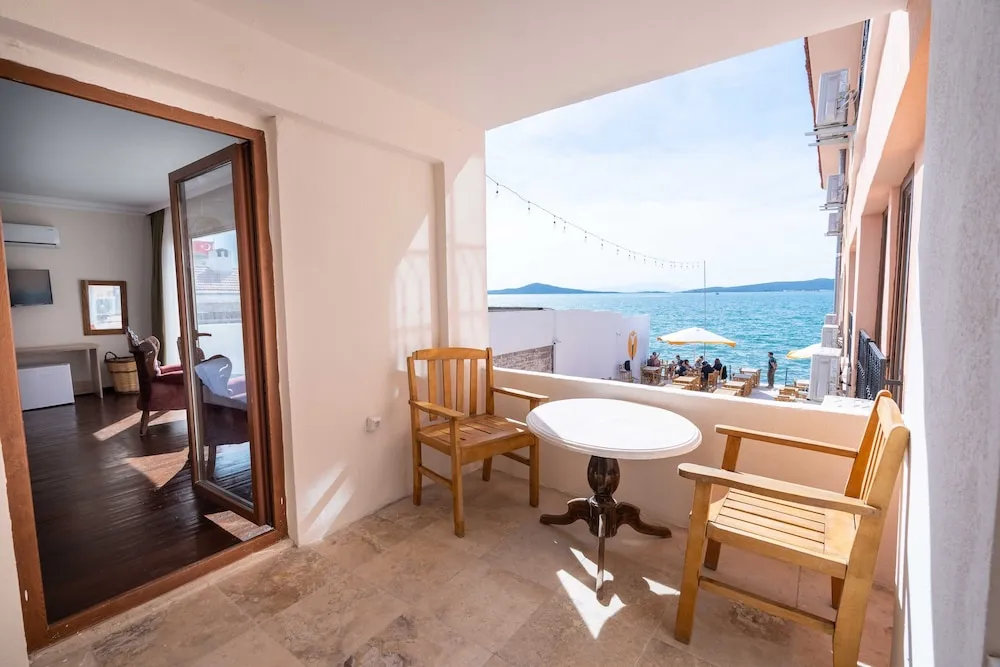 Deluxe Tek Büyük Yataklı Oda, Balkon, Deniz Manzaralı