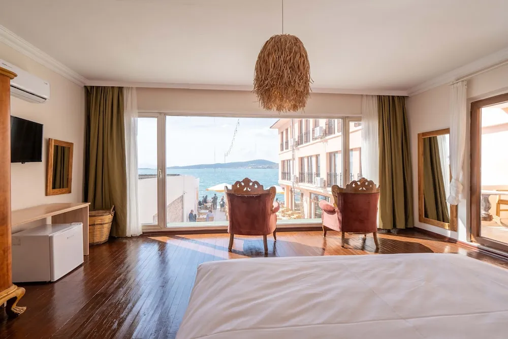 Deluxe Tek Büyük Yataklı Oda, Balkon, Deniz Manzaralı