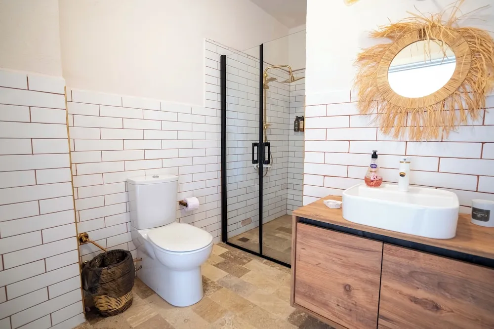 Deluxe Üç Kişilik Oda, Kısmi Deniz Manzaralı
