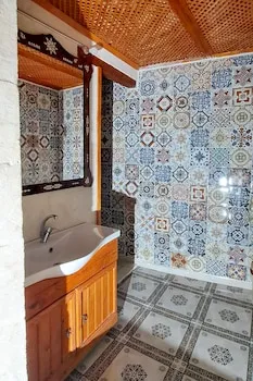 Lütfü Bey Konağı