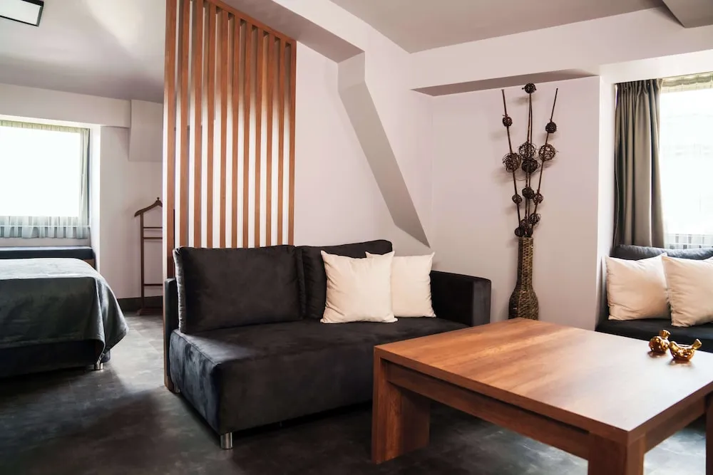 Corner Suite Room