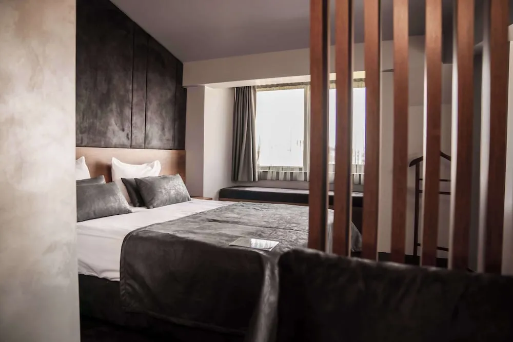 Corner Suite Room