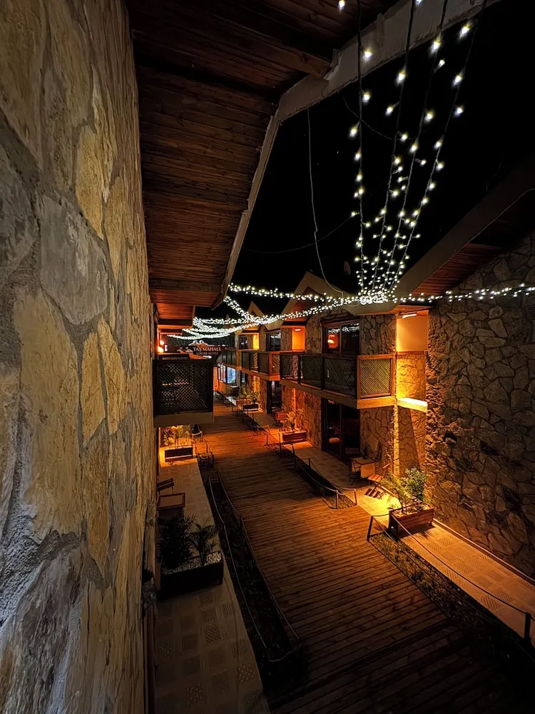 208 - Deluxe Jakuzili Nehir Manzarali