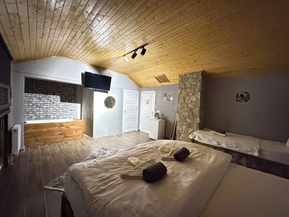 208 - Deluxe Jakuzili Nehir Manzarali