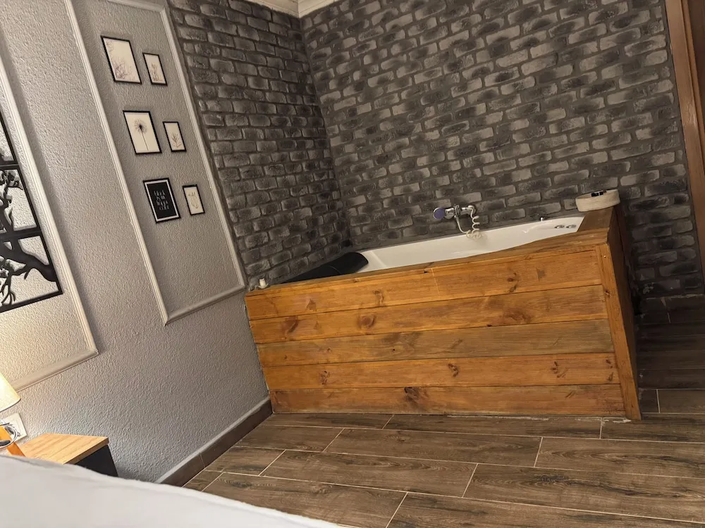 107 - Deluxe Jakuzili Somineli Bahce Manzarali