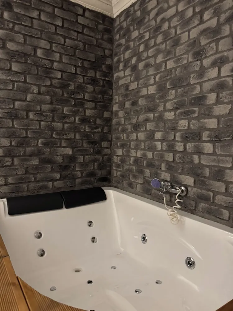 107 - Deluxe Jakuzili Somineli Bahce Manzarali