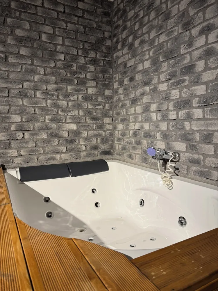 107 - Deluxe Jakuzili Somineli Bahce Manzarali