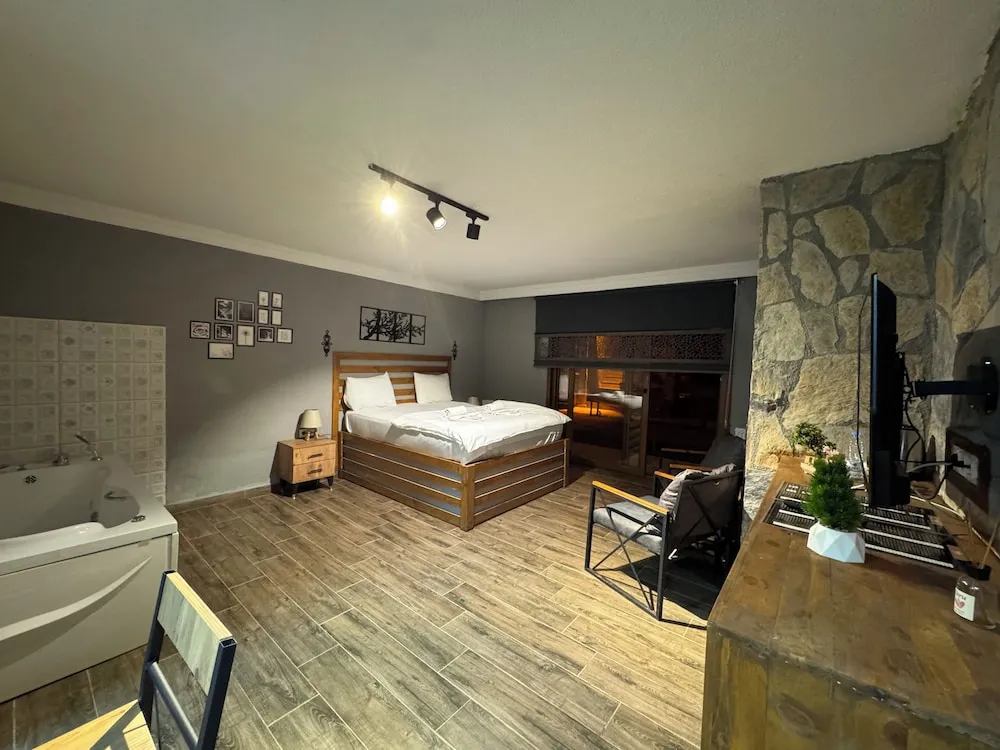 103 - Deluxe Jakuzili Somineli Bahce Manzarali