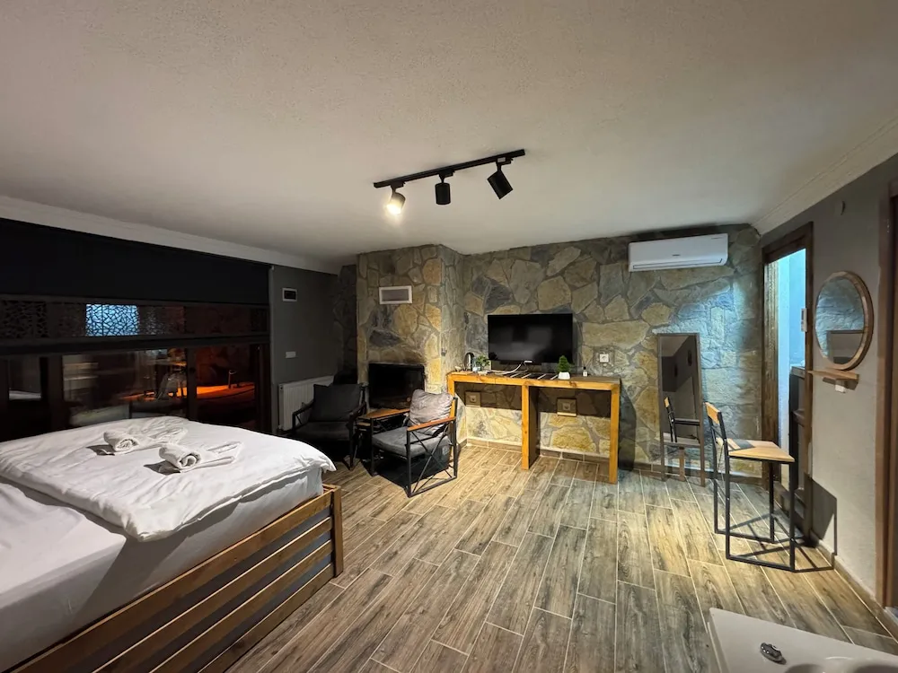 103 - Deluxe Jakuzili Somineli Bahce Manzarali