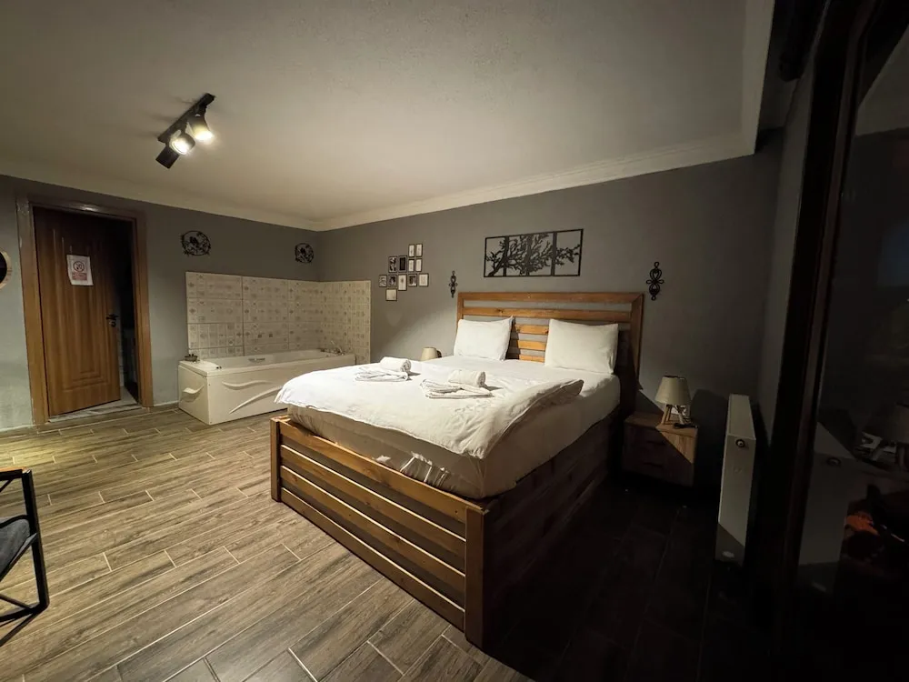 103 - Deluxe Jakuzili Somineli Bahce Manzarali