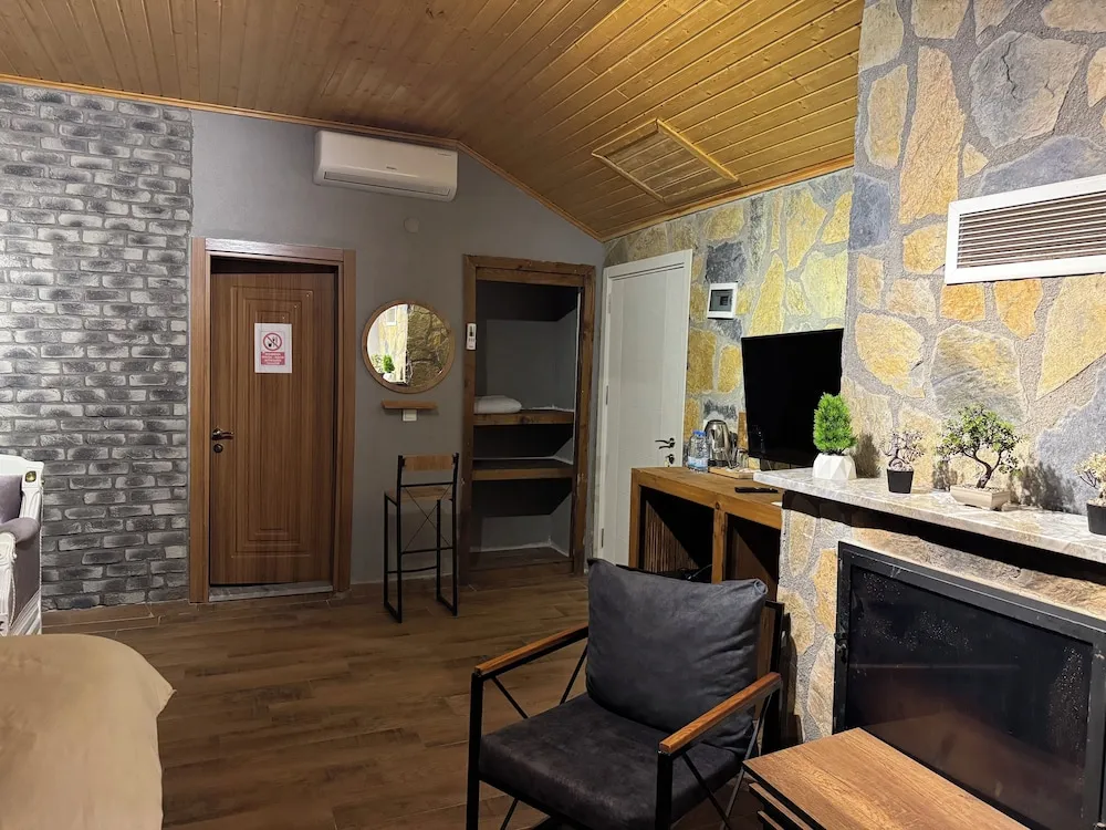 206 - Deluxe Somineli Balkon Dag Manzarali