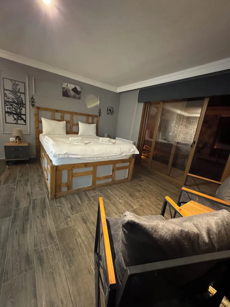 102 - Deluxe Jakuzili Somineli Bahce Manzarali