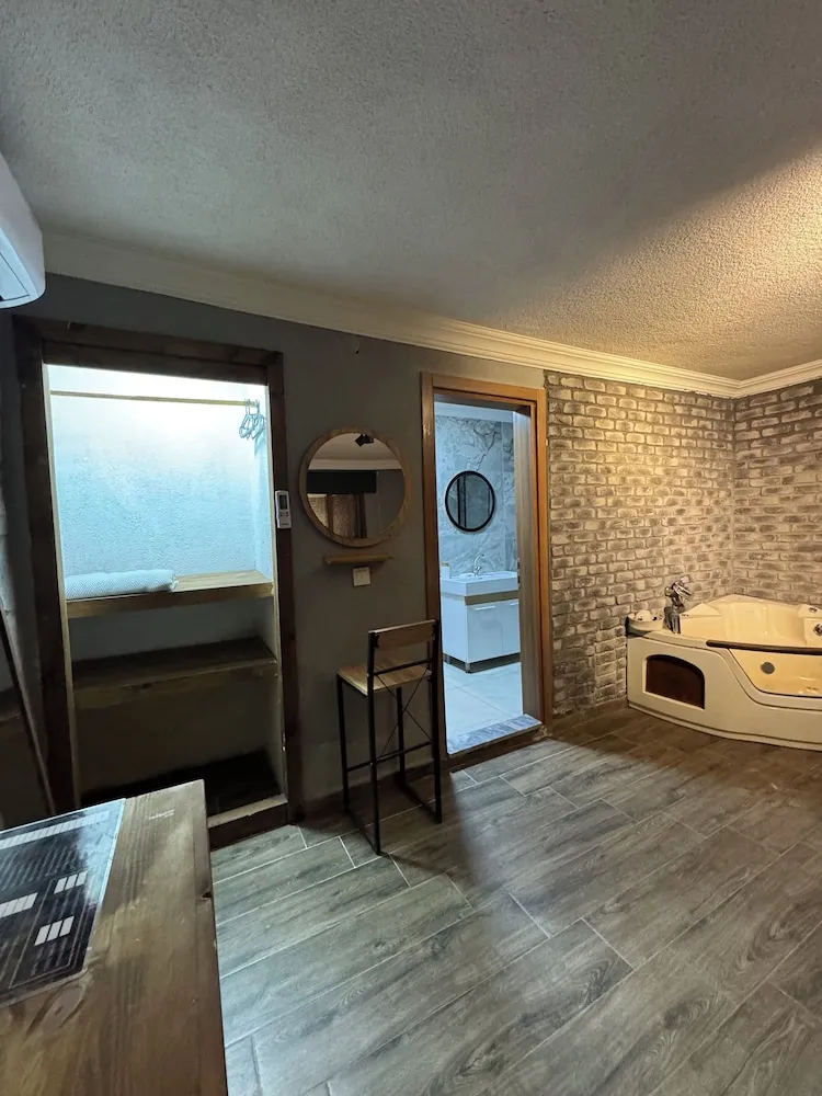 102 - Deluxe Jakuzili Somineli Bahce Manzarali