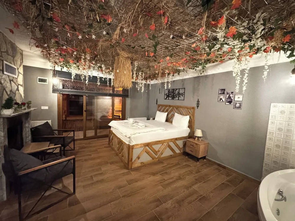 106 - Deluxe Jakuzili Somineli Bahce Manzarali